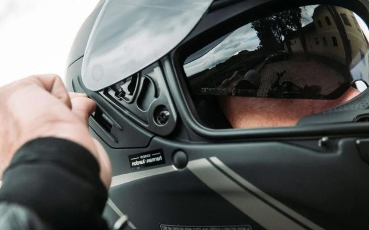 Alternatives to Bluetooth Motorcycle Helmets